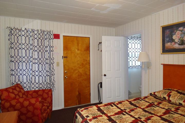 Room 24 of 38