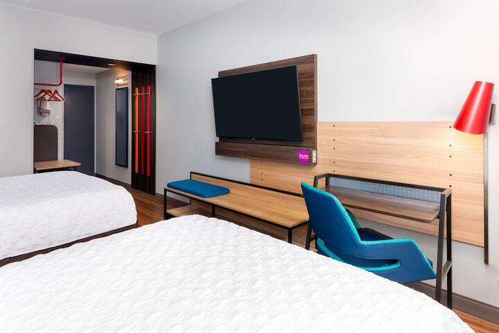 Room 25 of 38