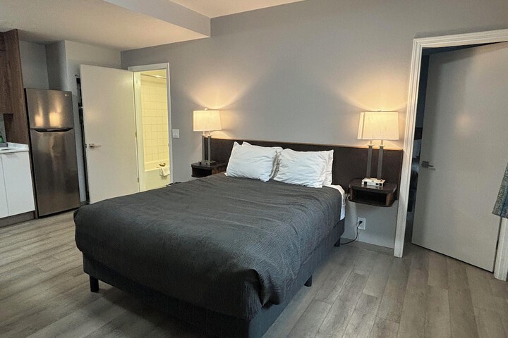 Room 16 of 28