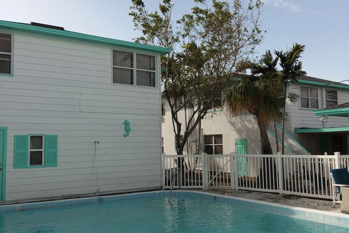Pool 4 of 49
