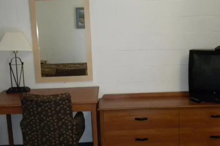 BUDGET MOTEL
