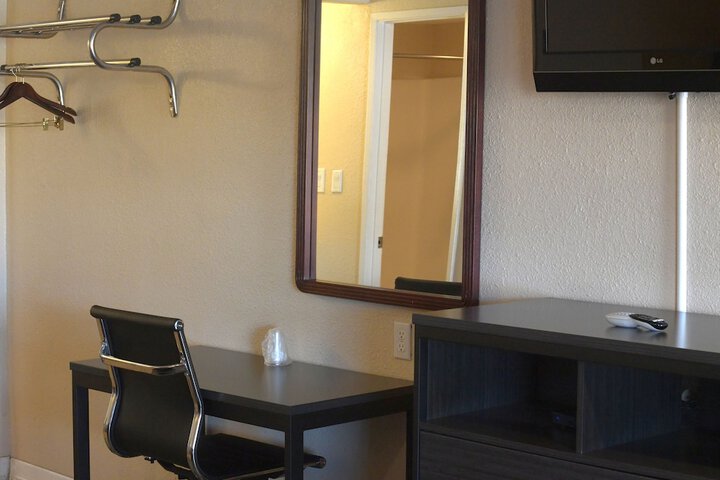 Room 70 of 107