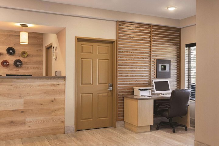 Business Center 31 of 31