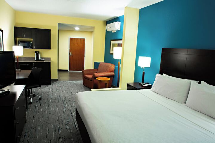 Holiday Inn Express Hotel & Suites Harrisburg West by IHG