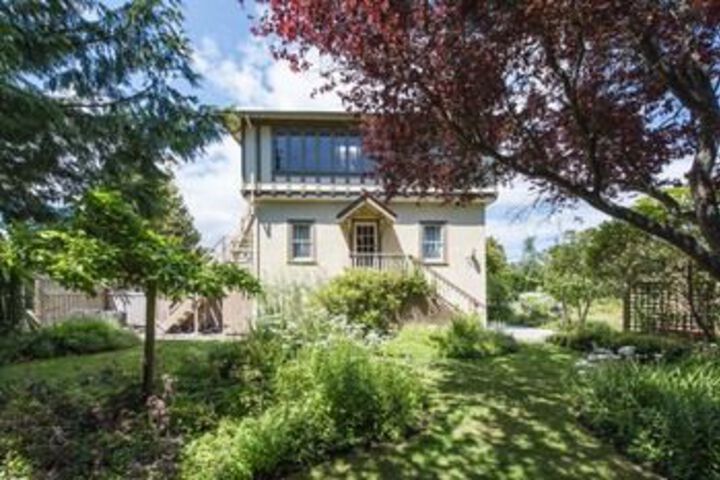 Oak Bay Guest House Bed & Breakfast