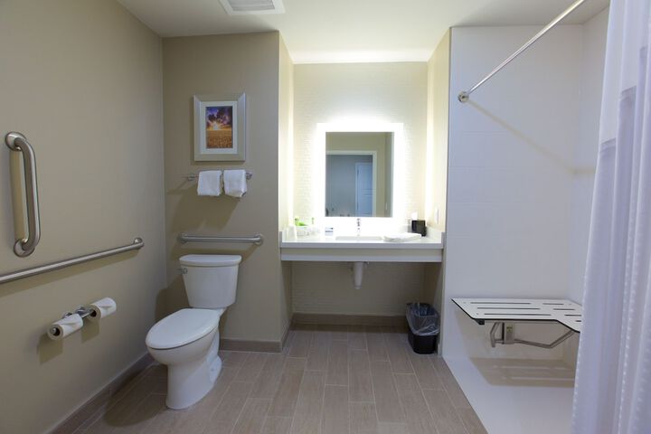Holiday Inn Express Fargo SW - I-94 Medical Center by IHG