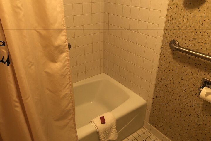 Room 27 of 72
