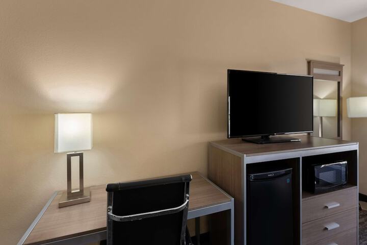 Room 16 of 60