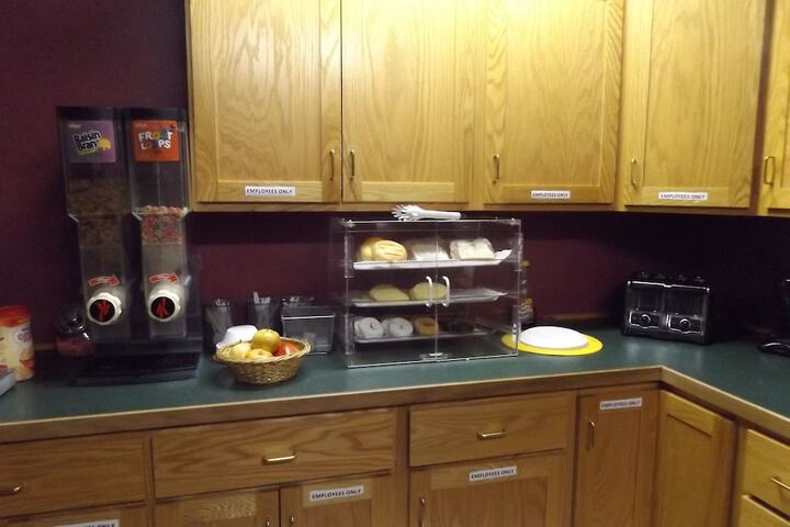 Breakfast/Coffee Service 27 of 39