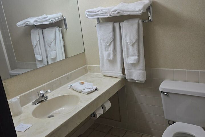 Barkers Island Inn Resort