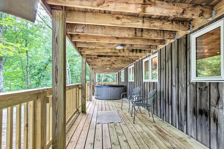 Hike & Zip-line: Red River Gorge Cabin w / Hot Tub!
