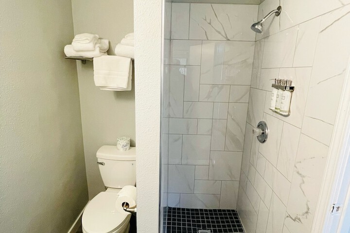 Tides Inn & Suites