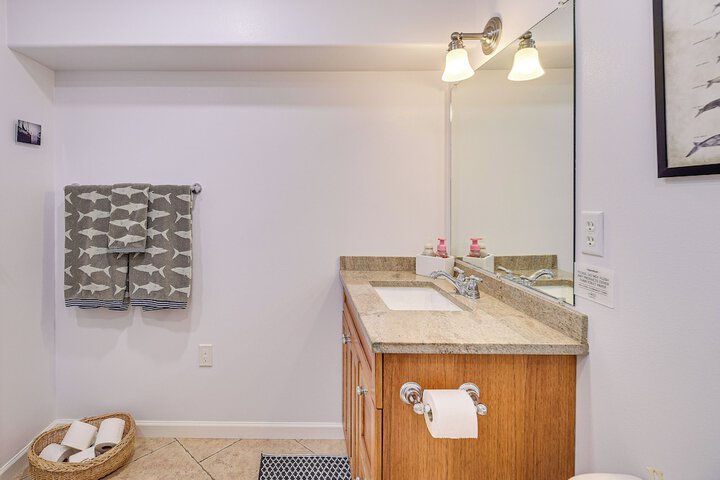 Fish & Hike: Apartment w / Pool Table in Ketchikan!