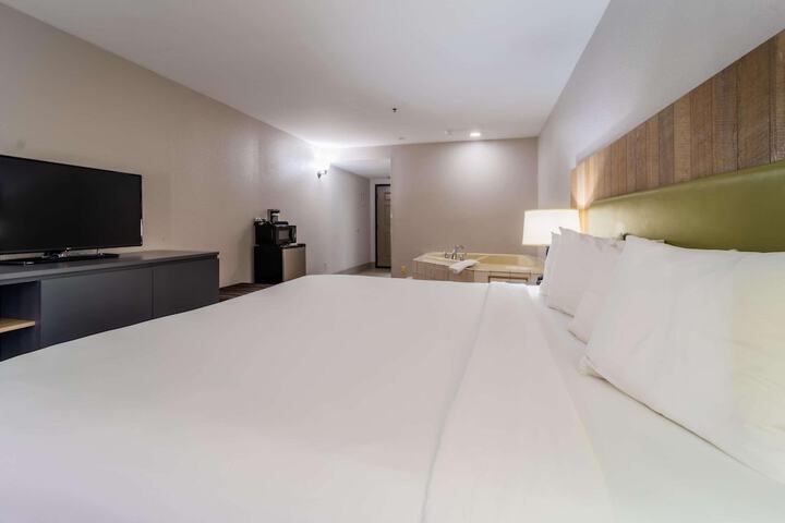 Room 9 of 18