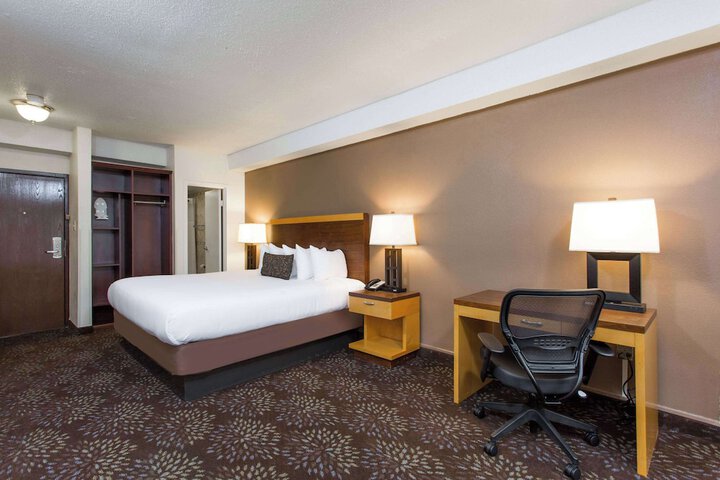 Room 5 of 35