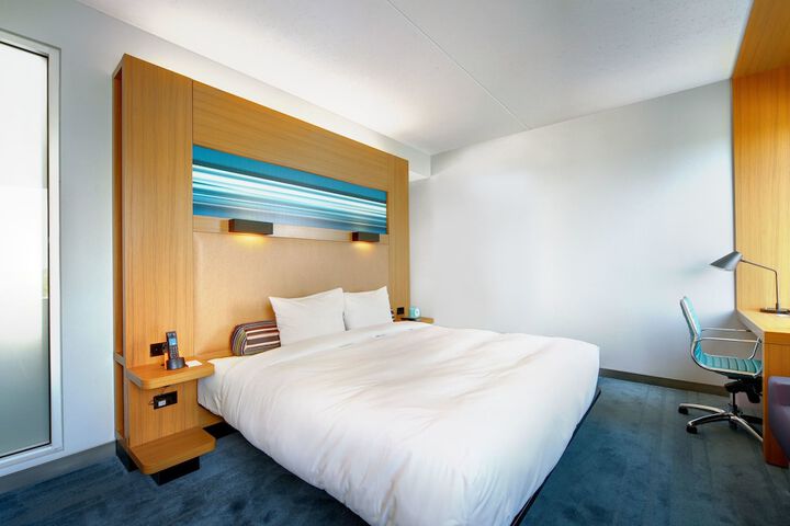 Room 15 of 34