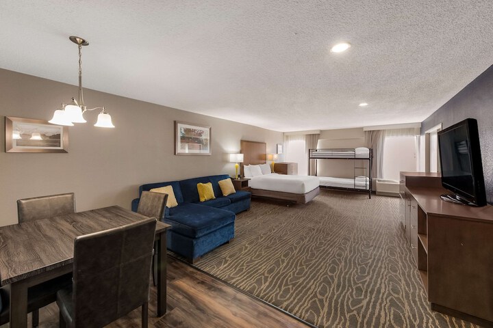 Comfort Inn & Suites Tipp City Dayton North I-75