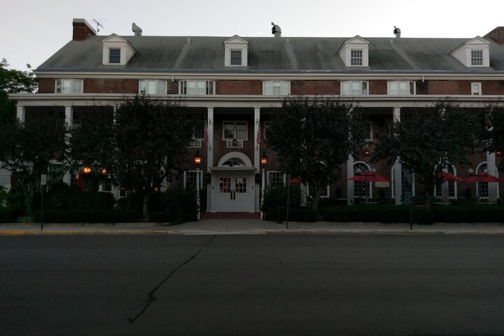 Lowell Inn