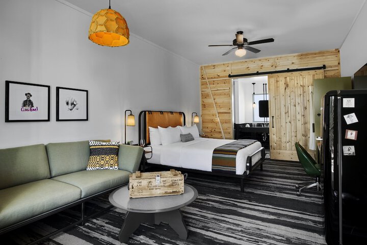 Cavalry Court by Valencia Hotel Collection