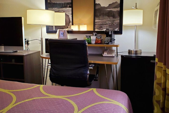 Room 27 of 72