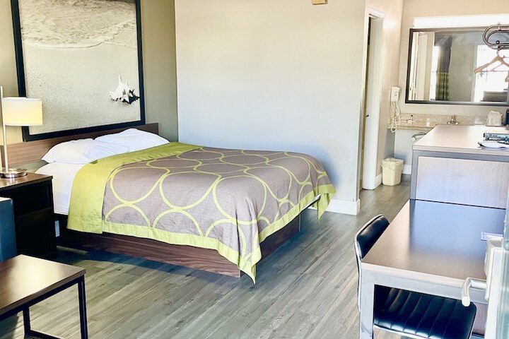 Room 9 of 21
