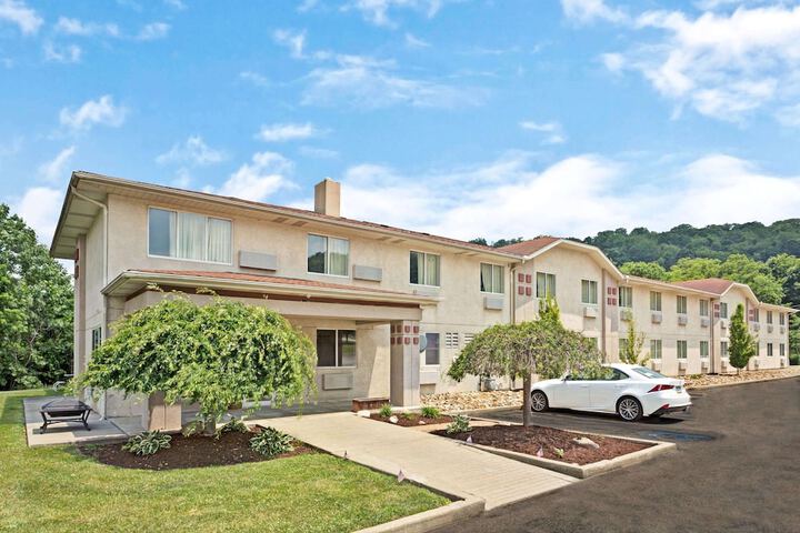 Super 8 by Wyndham Canonsburg / Pittsburgh Area