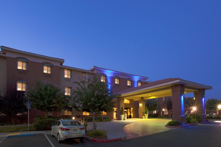 Hotel 2 of 63