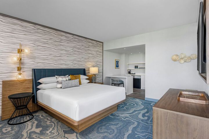 Room 52 of 215