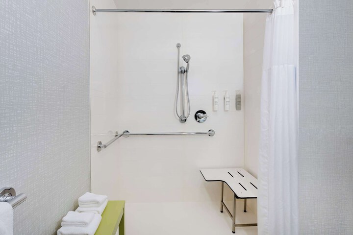 Room 18 of 32