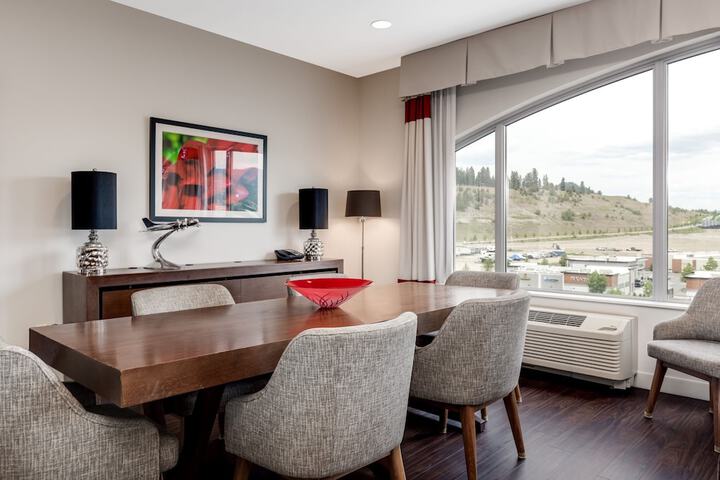 Four Points by Sheraton Kelowna Airport