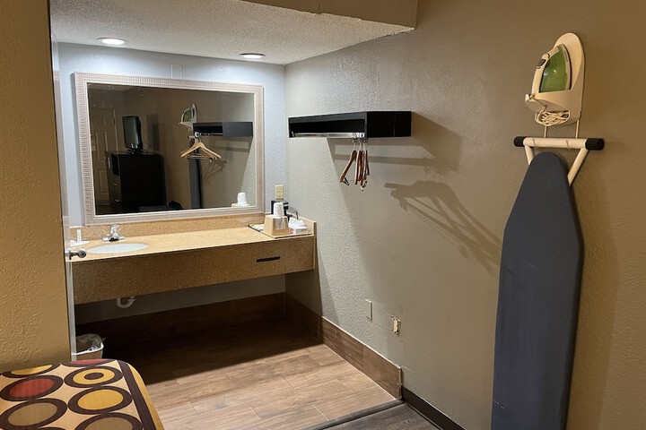 Room 13 of 31