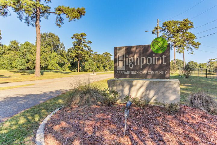 Inviting Home w / Golf Course View in Diamondhead!