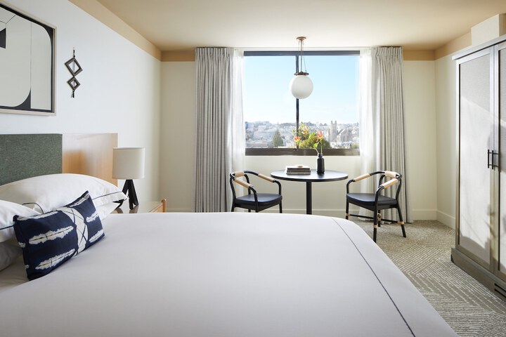 Room 42 of 77