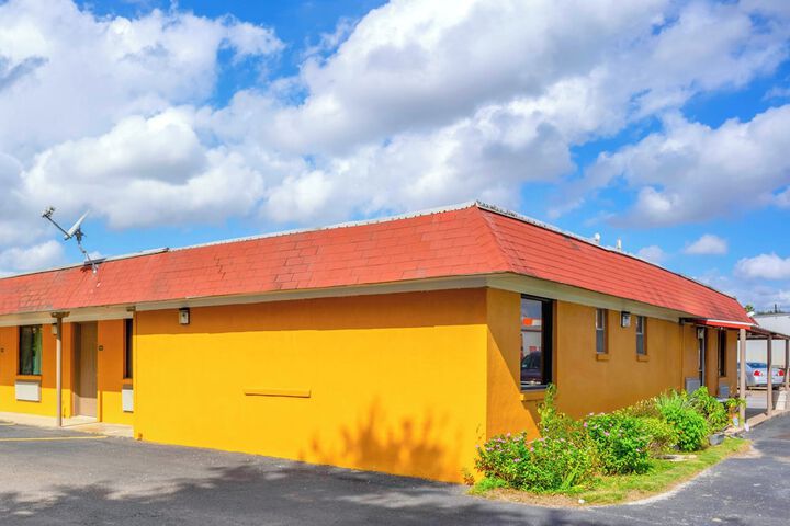 Budget Inn by OYO Edinburg Hwy 281