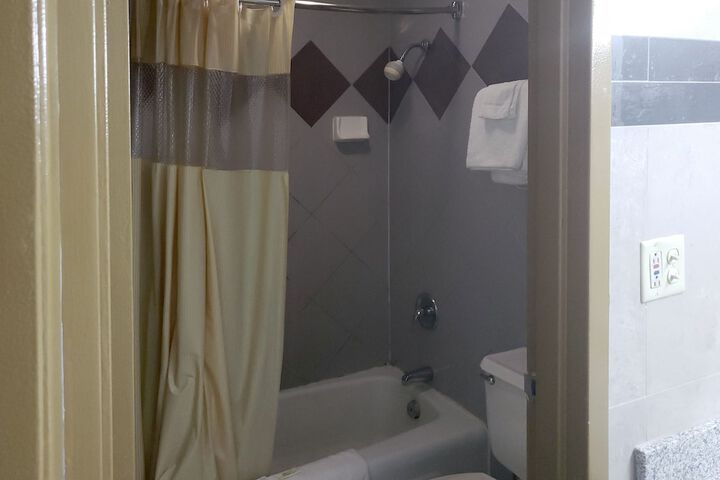 Room 13 of 24