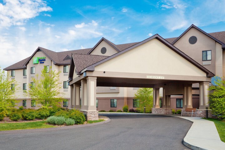 Hotel 2 of 50