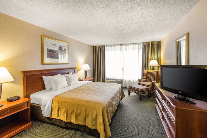Room 7 of 32