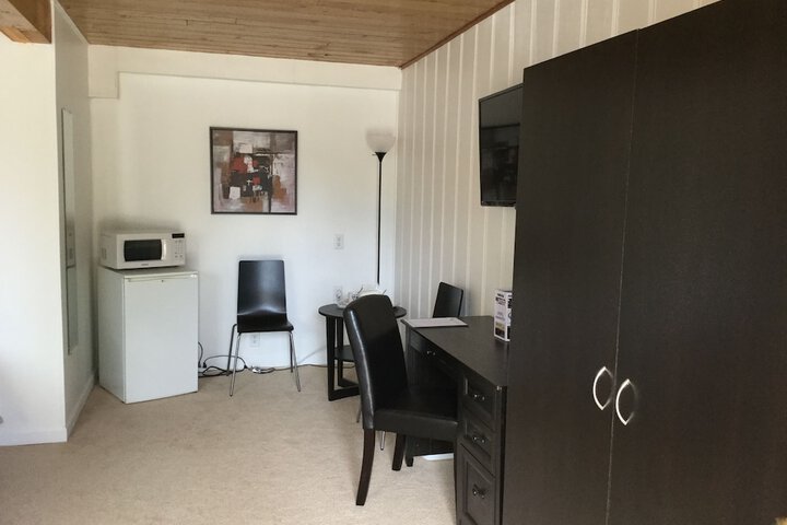 Cedars Motel