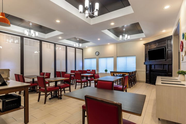 Holiday Inn Express and Suites Newton by IHG