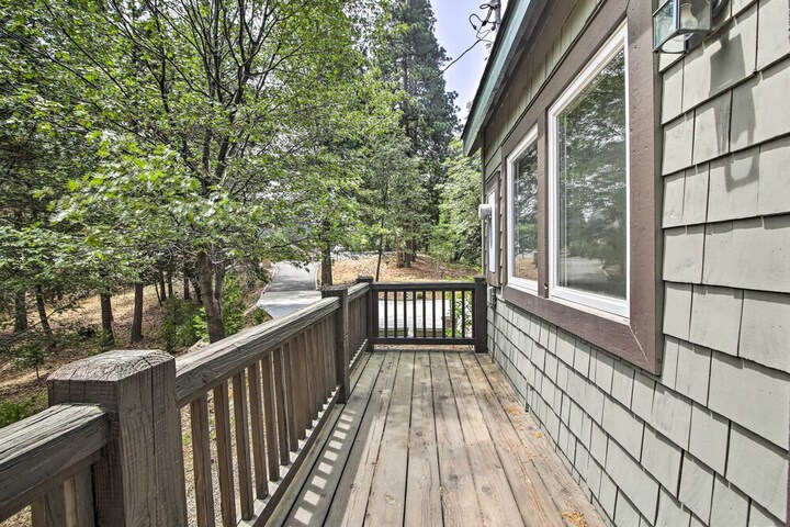 Incredible Lake Arrowhead Home w / Views & Decks!