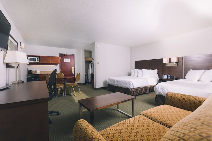 Service Plus Inn & Suites Grande Prairie