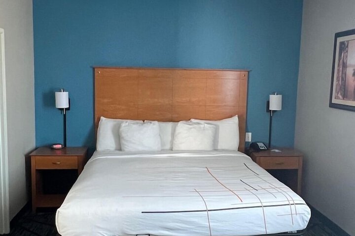 Room 34 of 53