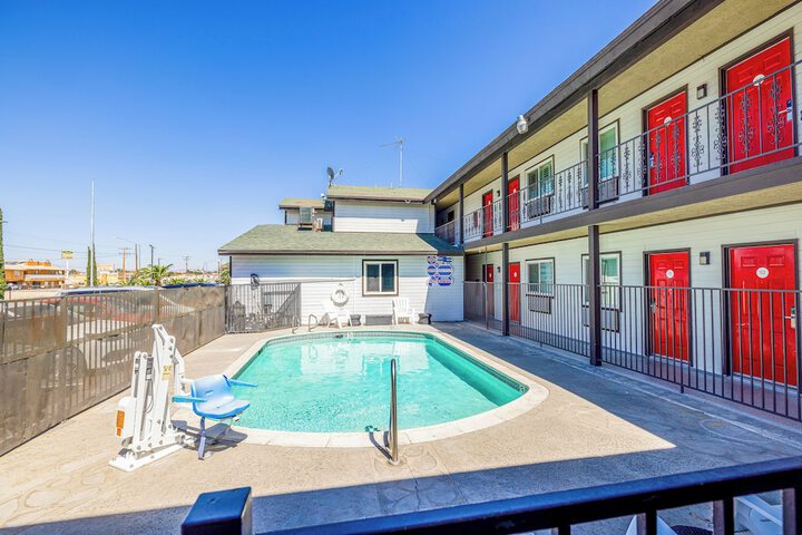 Hotel Avenida Victorville I 15