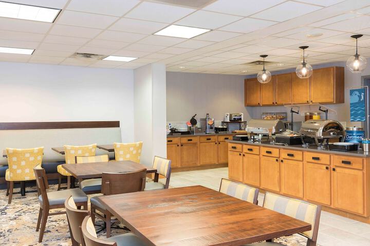 Homewood Suites by Hilton Indianapolis-Airport / Plainfield