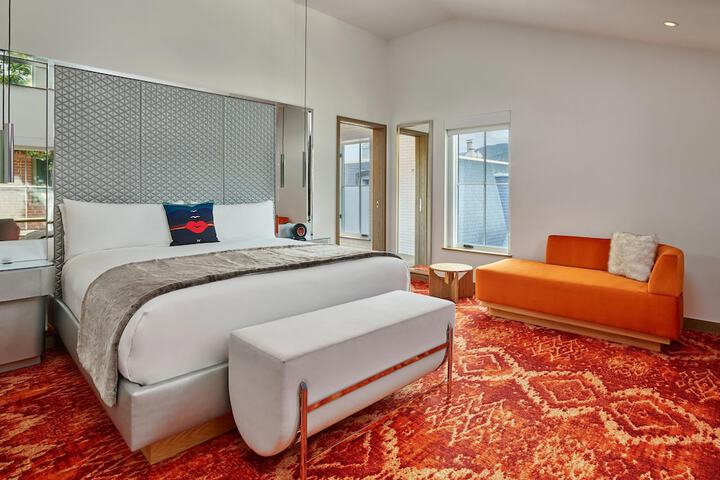 Room 28 of 52