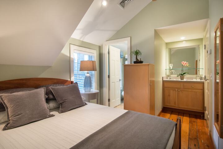 Room 21 of 36