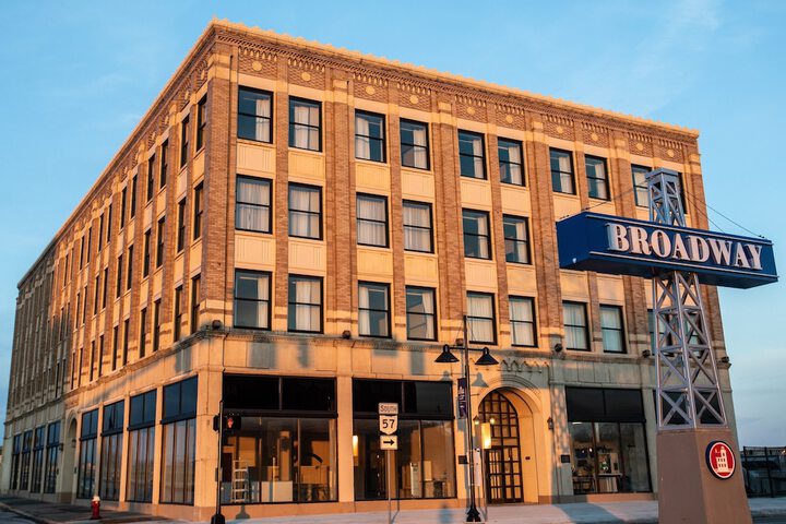 Ariel Broadway Hotel