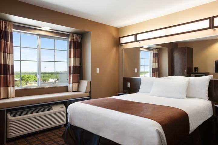 Microtel Inn & Suites by Wyndham Pearl River / Slidell