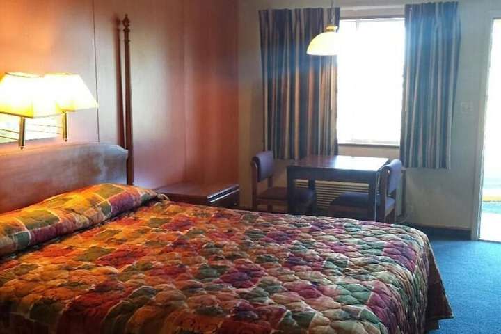 Room 10 of 26
