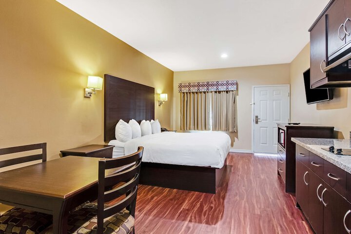 Room 17 of 30